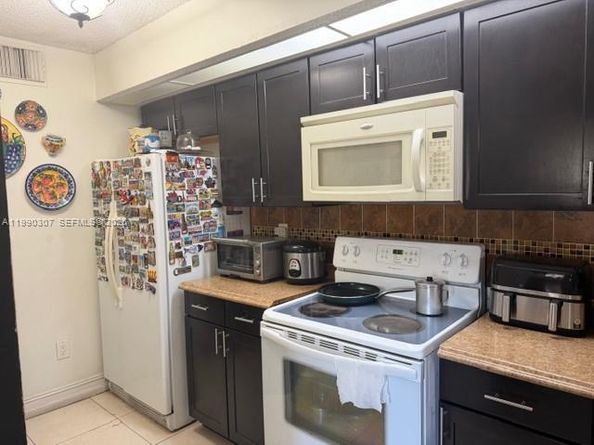 18820 NW 57th Ave 204, Hialeah FL 33015