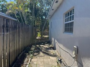 11460 NW 37th St, Sunrise FL 33323