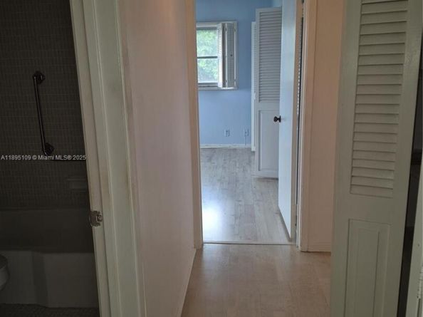 1201 Hillcrest Ct 302, Hollywood FL 33021