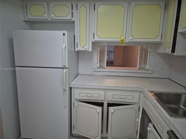 1201 Hillcrest Ct 302, Hollywood FL 33021