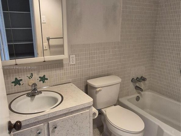 1201 Hillcrest Ct 302, Hollywood FL 33021