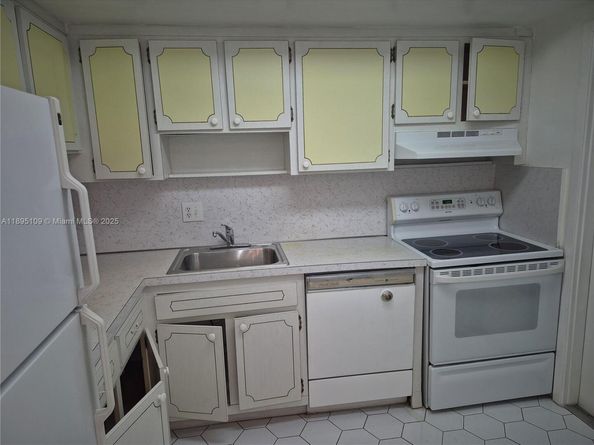 1201 Hillcrest Ct 302, Hollywood FL 33021