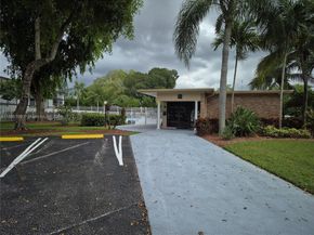 1201 Hillcrest Ct 302, Hollywood FL 33021