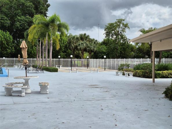 1201 Hillcrest Ct 302, Hollywood FL 33021