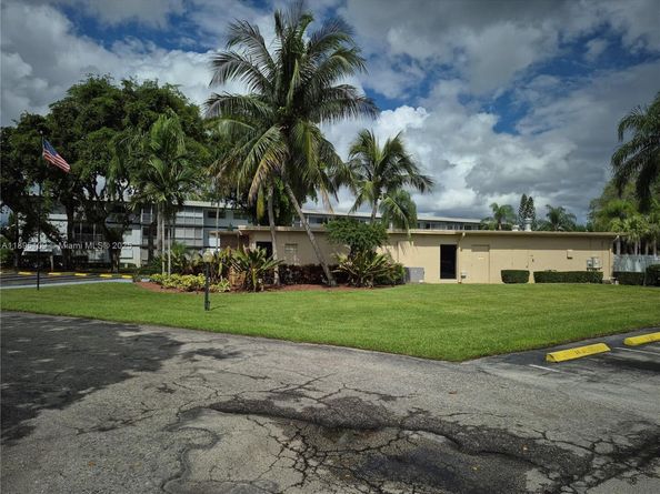 1201 Hillcrest Ct 302, Hollywood FL 33021