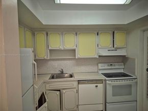 1201 Hillcrest Ct 302, Hollywood FL 33021