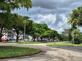1201 Hillcrest Ct 302, Hollywood FL 33021