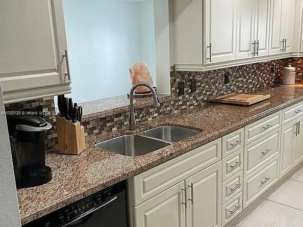 1411 NW 90th Dr, Plantation FL 33322
