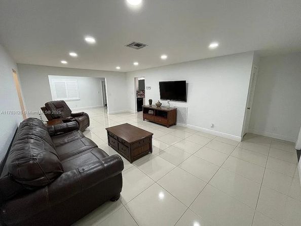 1411 NW 90th Dr, Plantation FL 33322