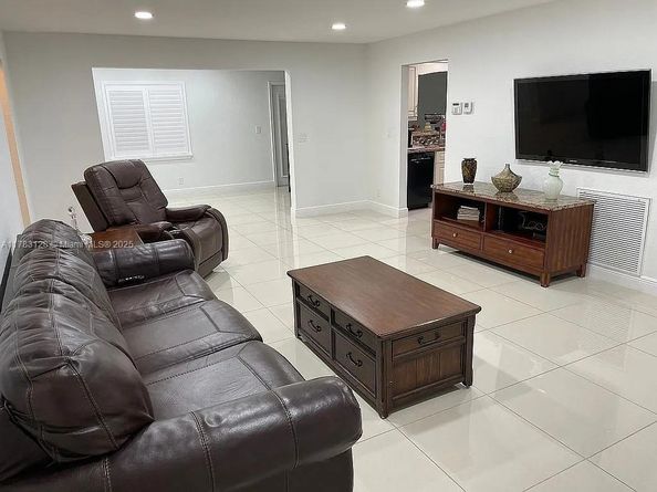 1411 NW 90th Dr, Plantation FL 33322