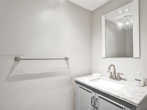 9451 Live Oak Pl 102, Davie FL 33324