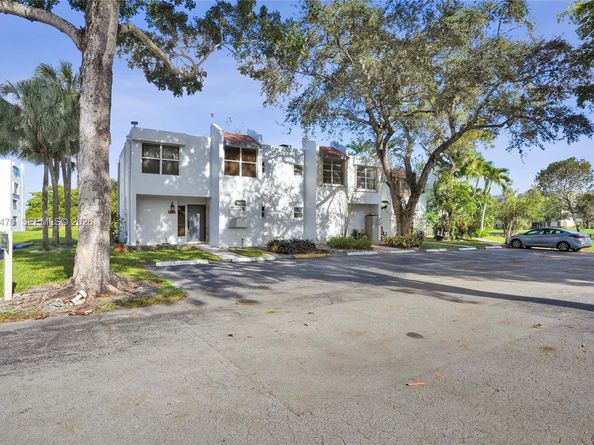 9451 Live Oak Pl 102, Davie FL 33324