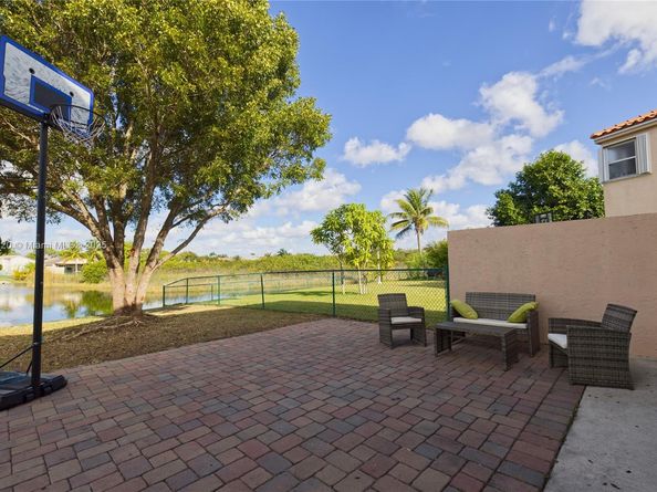 15343 NW 14th Rd, Pembroke Pines FL 33028