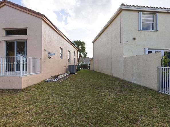 15343 NW 14th Rd, Pembroke Pines FL 33028