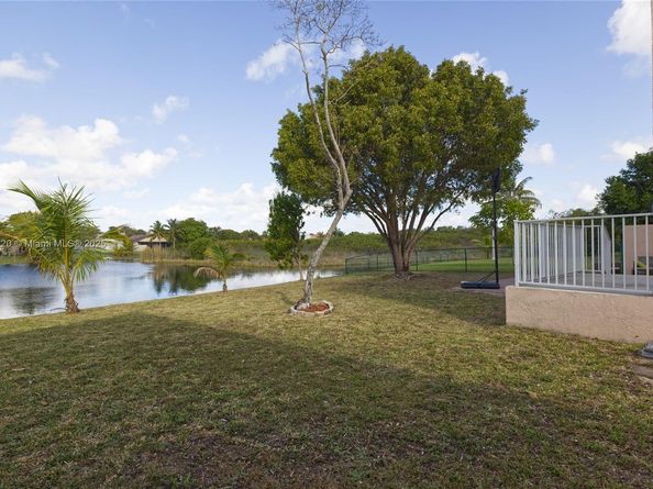 15343 NW 14th Rd, Pembroke Pines FL 33028