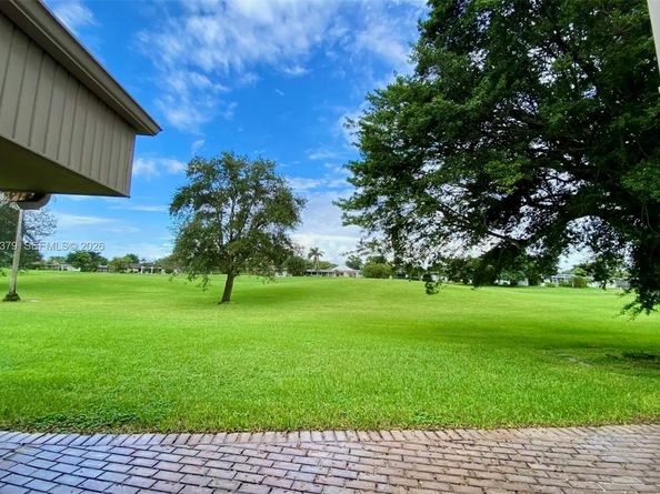 6105 Royal Poinciana Ln, Tamarac FL 33319