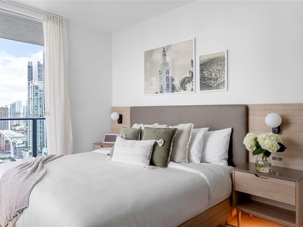 159 NE 6th St 3002, Miami FL 33132