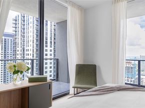 159 NE 6th St 3002, Miami FL 33132