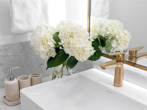 159 NE 6th St 3002, Miami FL 33132