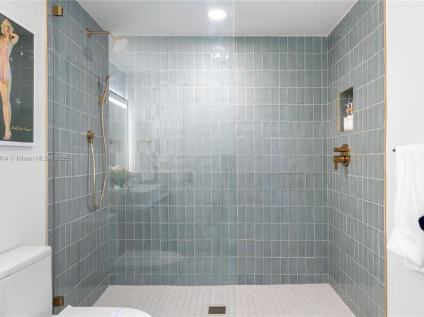 159 NE 6th St 3002, Miami FL 33132