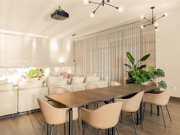 159 NE 6th St 3002, Miami FL 33132