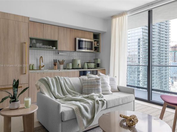 159 NE 6th St 3002, Miami FL 33132