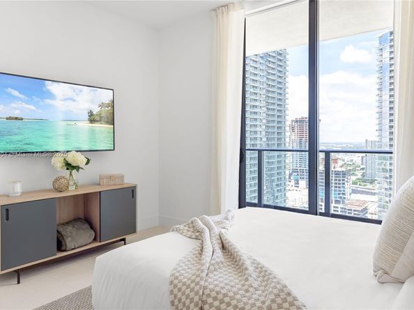 159 NE 6th St 3002, Miami FL 33132