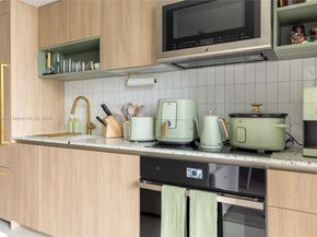 159 NE 6th St 3002, Miami FL 33132