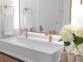 159 NE 6th St 3002, Miami FL 33132