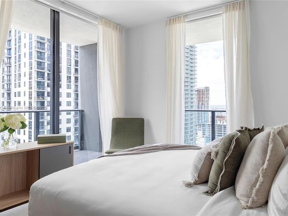 159 NE 6th St 3002, Miami FL 33132