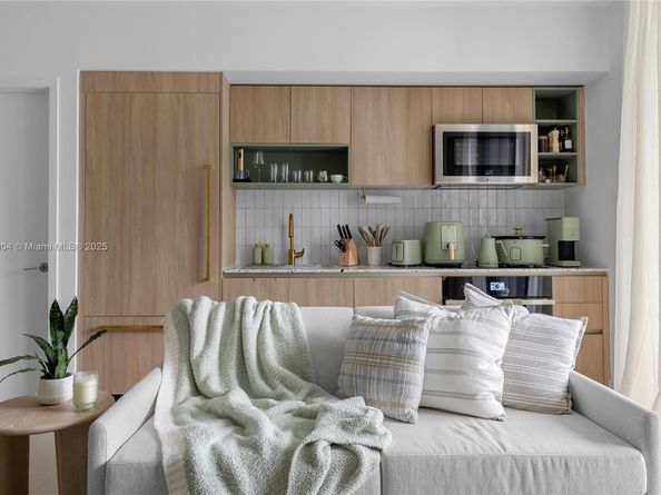 159 NE 6th St 3002, Miami FL 33132