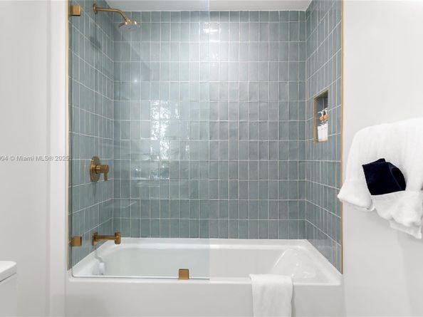 159 NE 6th St 3002, Miami FL 33132