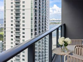 159 NE 6th St 3002, Miami FL 33132