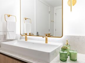 159 NE 6th St 3002, Miami FL 33132