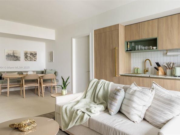 159 NE 6th St 3002, Miami FL 33132