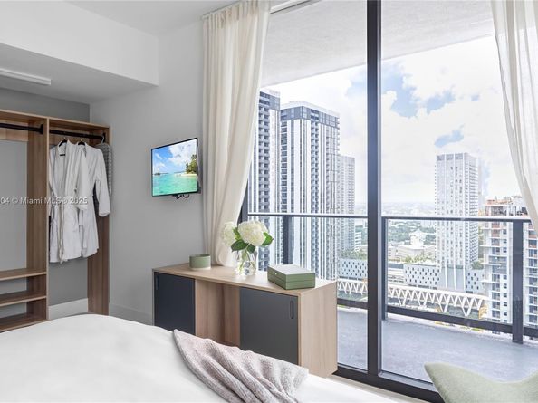 159 NE 6th St 3002, Miami FL 33132