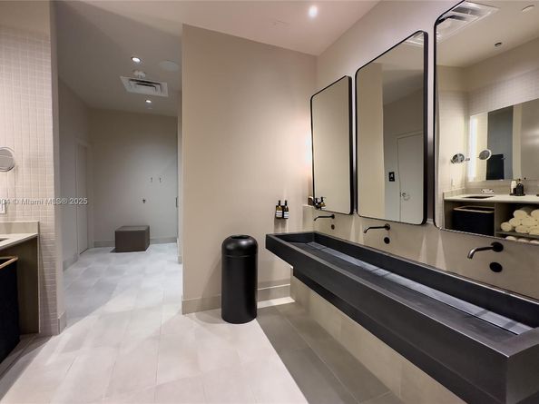 159 NE 6th St 3002, Miami FL 33132