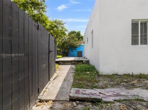 1601 NW 50th St, Miami FL 33142