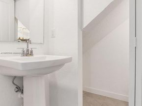 1363 NW 208th Ter, Miami Gardens FL 33169