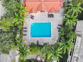 1041 NE 208th St, Miami FL 33179