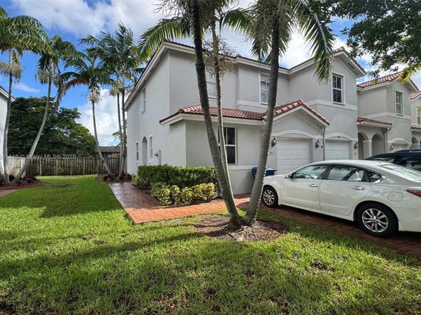 1041 NE 208th St, Miami FL 33179