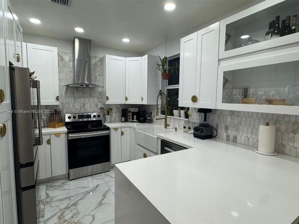 1041 NE 208th St, Miami FL 33179