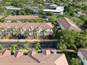 1041 NE 208th St, Miami FL 33179