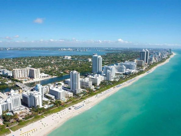 1041 NE 208th St, Miami FL 33179