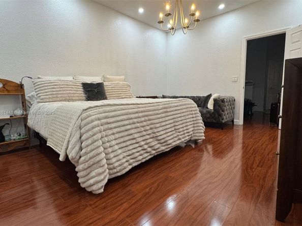 1041 NE 208th St, Miami FL 33179