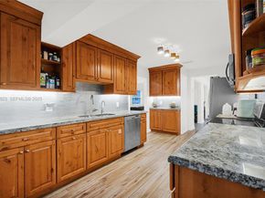 900 Tyler St, Hollywood FL 33019