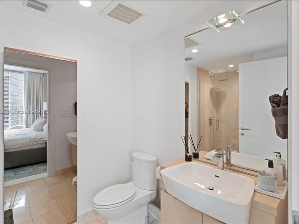 200 Biscayne Boulevard Way 3608, Miami FL 33131