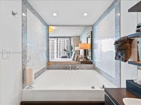200 Biscayne Boulevard Way 3608, Miami FL 33131