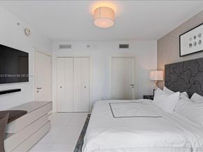 200 Biscayne Boulevard Way 3608, Miami FL 33131