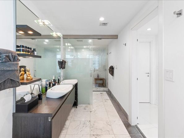 200 Biscayne Boulevard Way 3608, Miami FL 33131